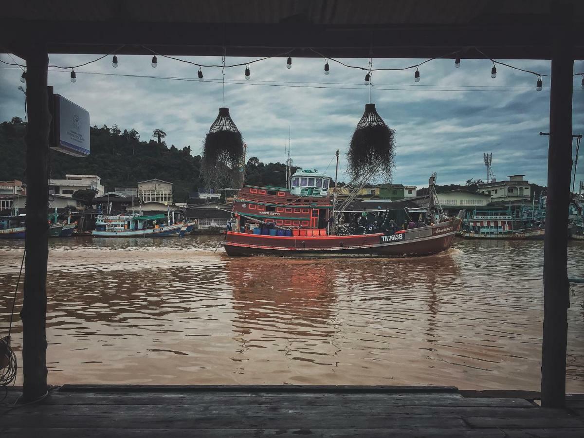 Rub Lom Chom Klong Homestay Chumphon Exteriör bild