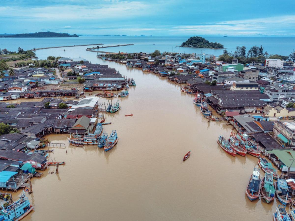 Rub Lom Chom Klong Homestay Chumphon Exteriör bild